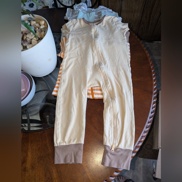 6 Rompers - Picture 5 of 8